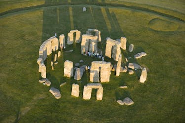 Acceso al círculo interior de Stonehenge y recorrido por Windsor